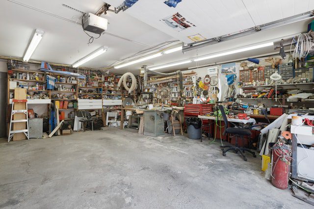 how-to-clean-your-garage-before-moving-out