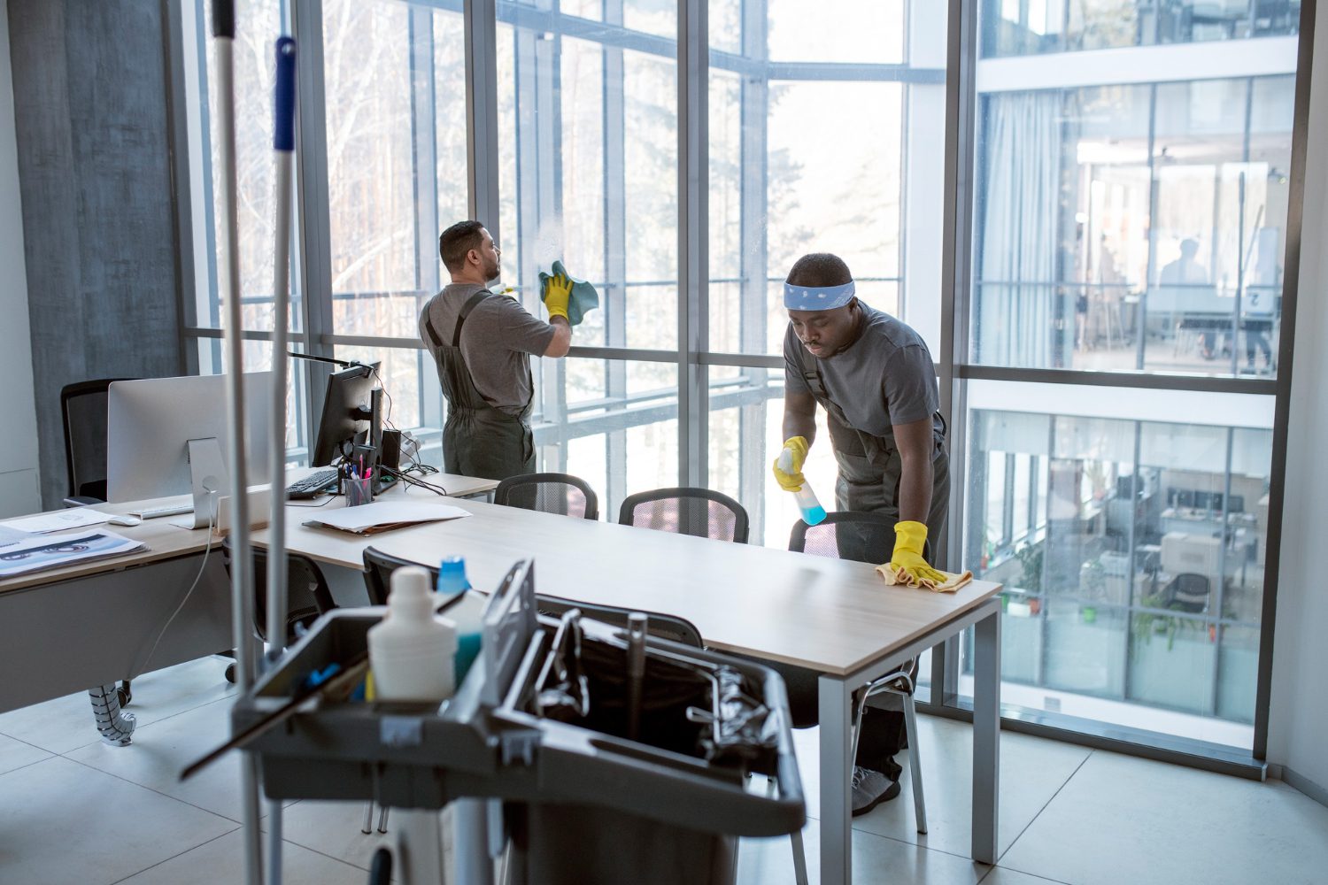 Read more about the article Efficient Tips for Office Cleaning